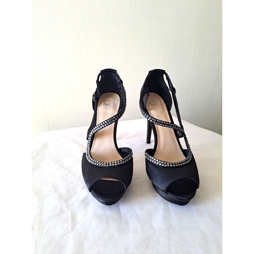 Disney Limited! The GLASS SLIPPER COLLECTION Shoes Heels Size 10m Black Studs